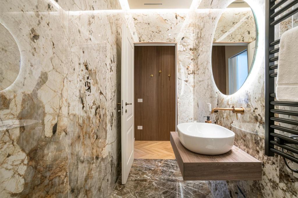 Bagno di lusso in marmo