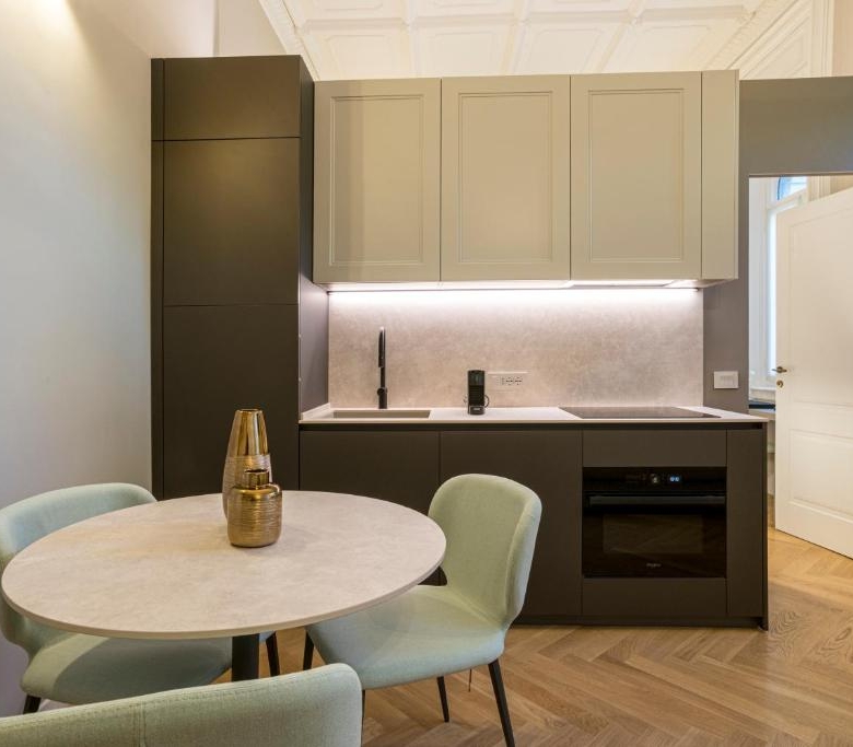 Zona pranzo con cucina attrezzata